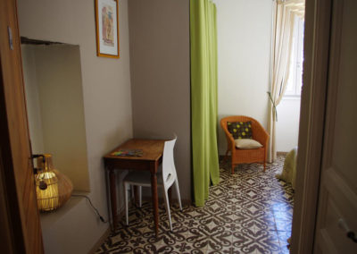 La Haute Maurelle⎥Chambre Glycine - Vue depuis l'entrée de la chambre
